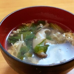 おひとりさまでもOK☆椎茸とセロリの中華卵スープ